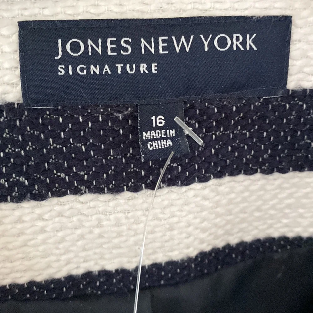 Woman’s Jones New York Signature Nautical striped double breasted Blazer. - Picture 8 of 9